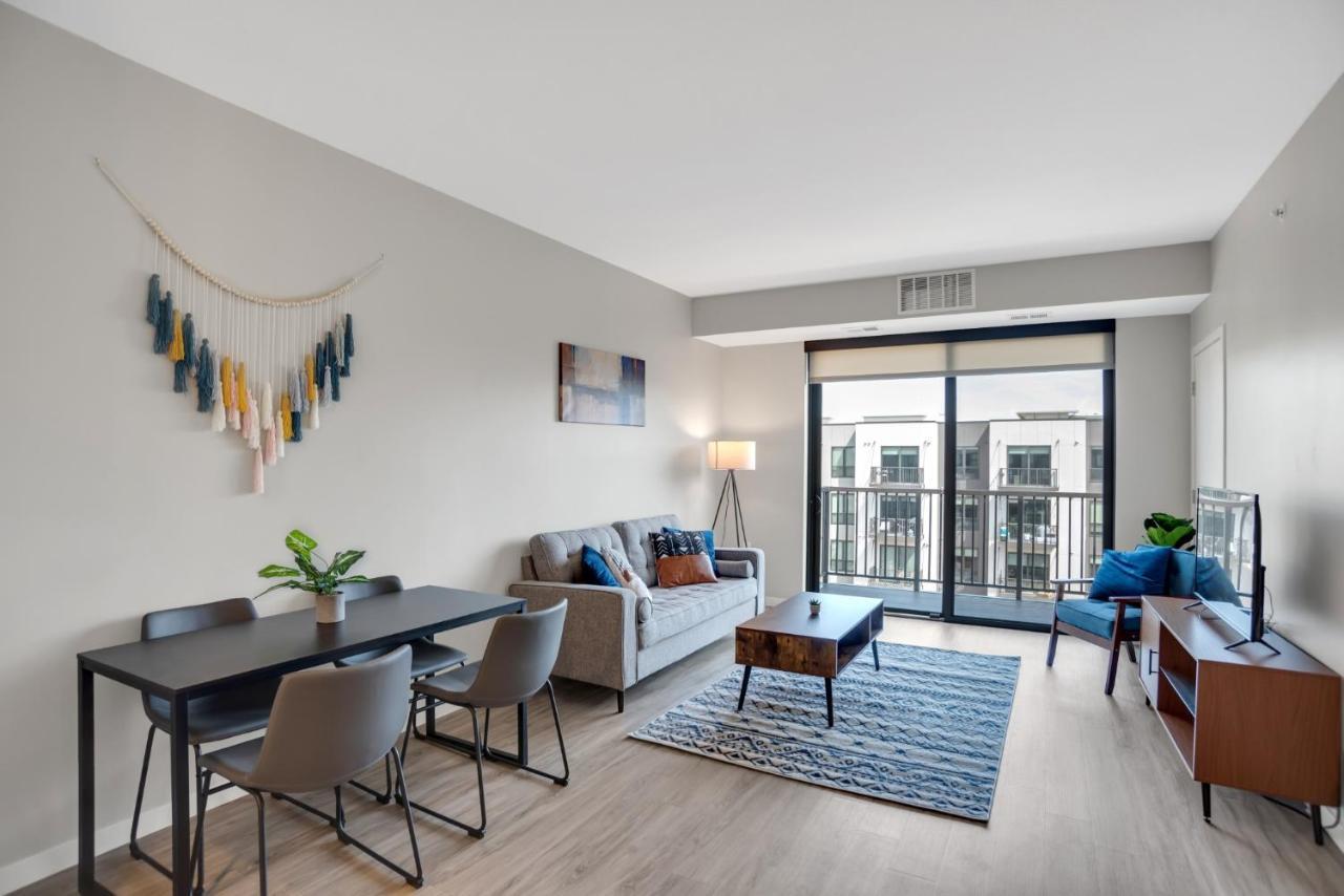 Frontdesk Confluence On 3Rd Apt Downtown Riverwalk Trails Des Moines Bilik gambar