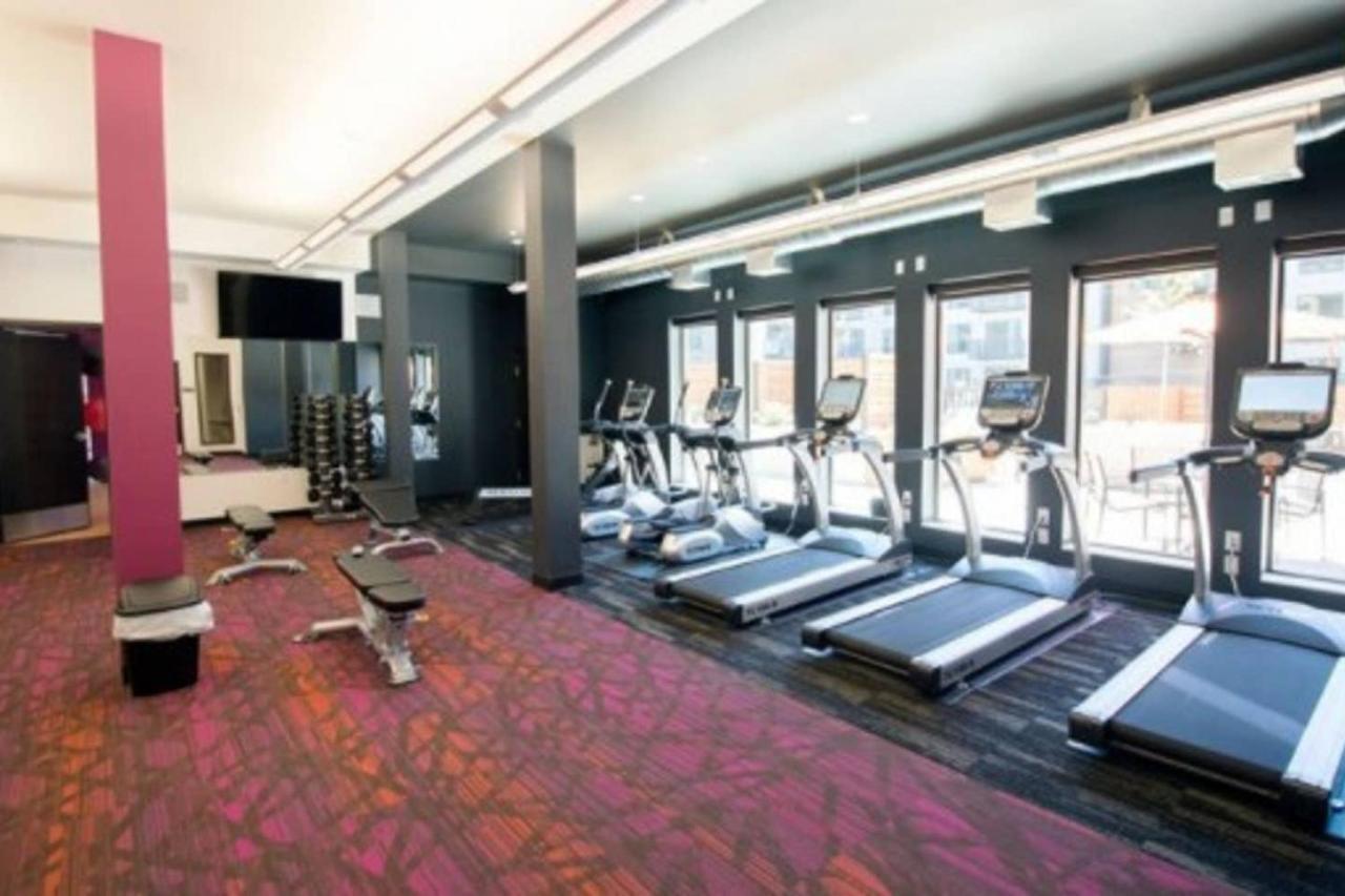Frontdesk Confluence On 3Rd Apt Downtown Riverwalk Trails Des Moines Luaran gambar